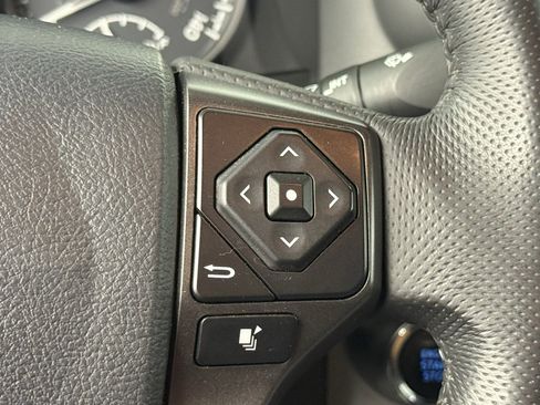 Used 2017 Toyota Tacoma TRD Sport image 20