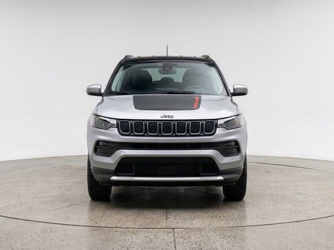 Used 2025 Jeep Compass Trailhawk image 2