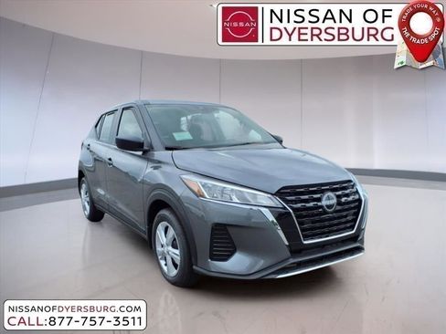 Used 2025 Nissan Kicks Play S image 3