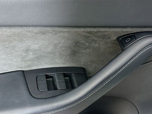 Used 2022 Tesla Model Y Long Range AWD/4WD image 15