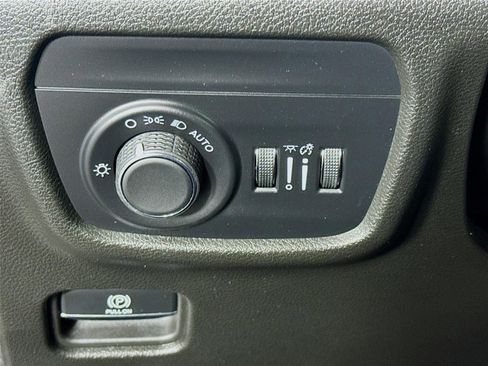 Used 2024 Jeep Grand Cherokee L Altitude AWD/4WD image 10