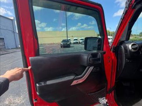 Used 2017 Jeep Wrangler Unlimited Rubicon w/ Connectivity Group image 21