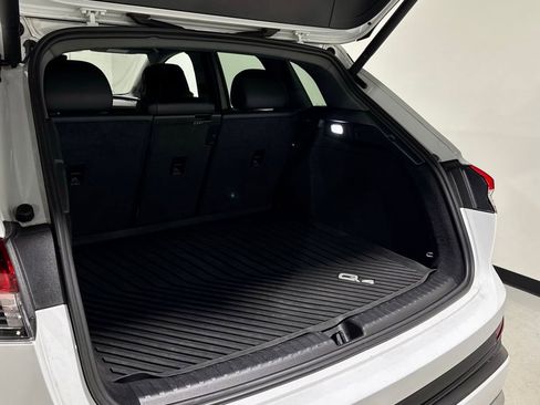 Used 2022 Audi Q4 e-tron Premium Plus image 9