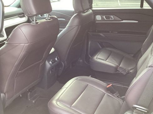 Used 2025 Ford Explorer Platinum w/ LUX Leather Package image 9