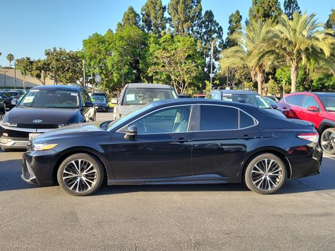 Used 2020 Toyota Camry SE FWD image 4