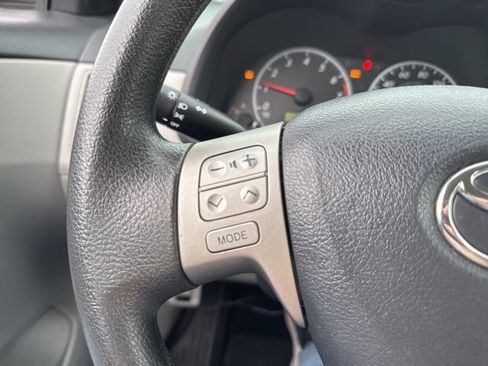 Used 2013 Toyota Corolla LE image 23