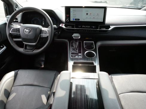 Certified 2026 Toyota Sienna XSE FWD image 10