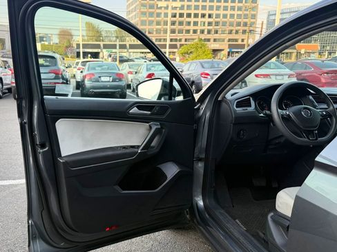 Used 2020 Volkswagen Tiguan S image 8