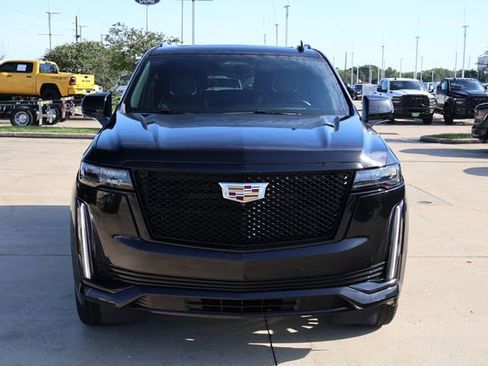 Used 2024 Cadillac Escalade ESV Sport RWD image 2