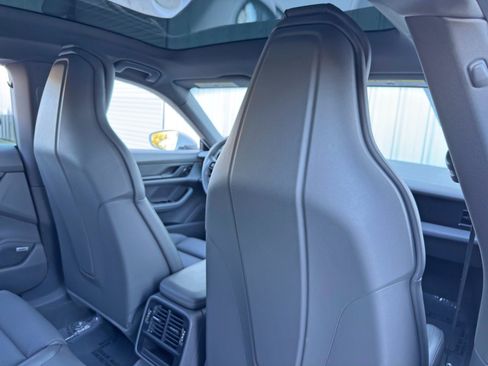 Used 2020 Porsche Taycan 4S image 38