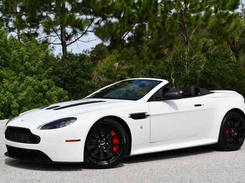 Used 2017 Aston Martin V12 Vantage S RWD image 21