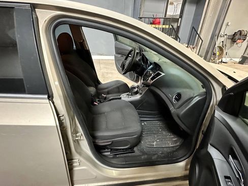 Used 2012 Chevrolet Cruze LT FWD image 24