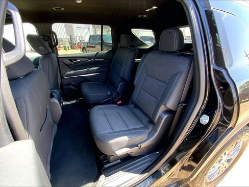 Used 2025 Chevrolet Traverse LT AWD/4WD image 21