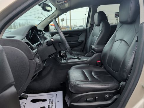 Used 2015 Chevrolet Traverse LT image 8