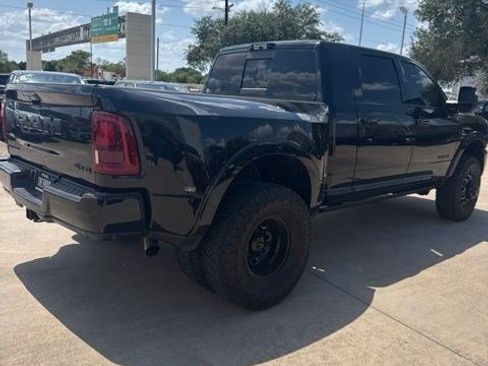 Used 2025 RAM 3500 Limited AWD/4WD image 9