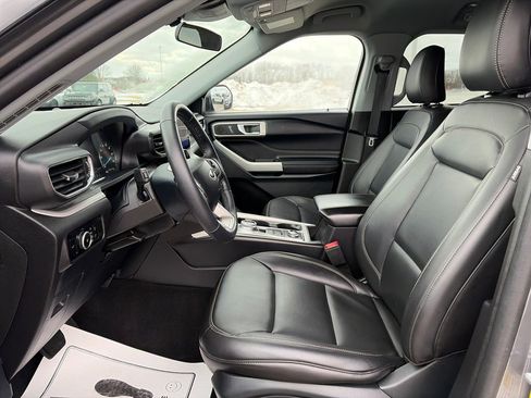 Used 2023 Ford Explorer XLT w/ Equipment Group 202A image 16