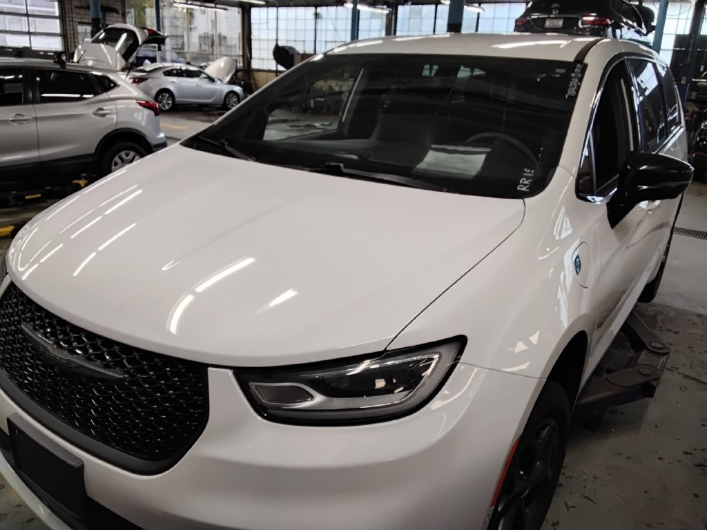 Used 2024 Chrysler Pacifica Limited FWD image 6
