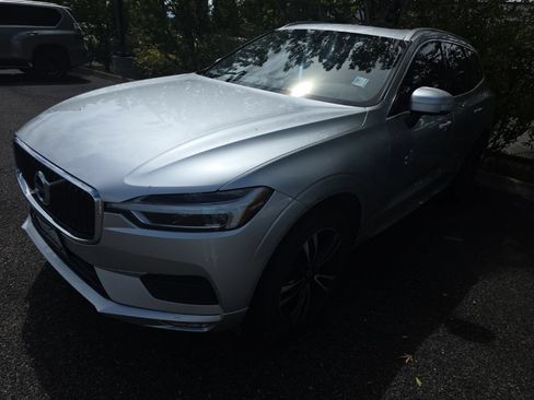 Used 2021 Volvo XC60 T5 Momentum w/ Protection Package AWD/4WD image 1