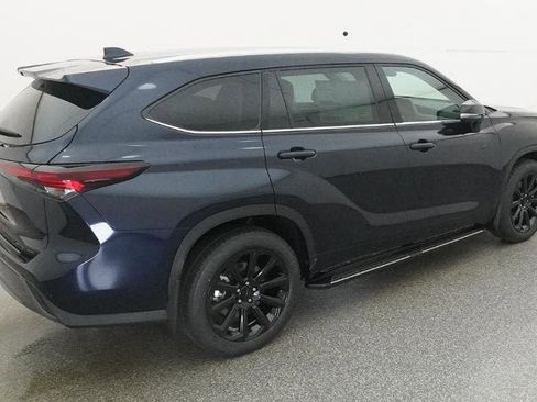 New 2026 Toyota Highlander Limited image 9