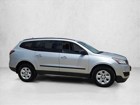 Used 2016 Chevrolet Traverse LS FWD image 4