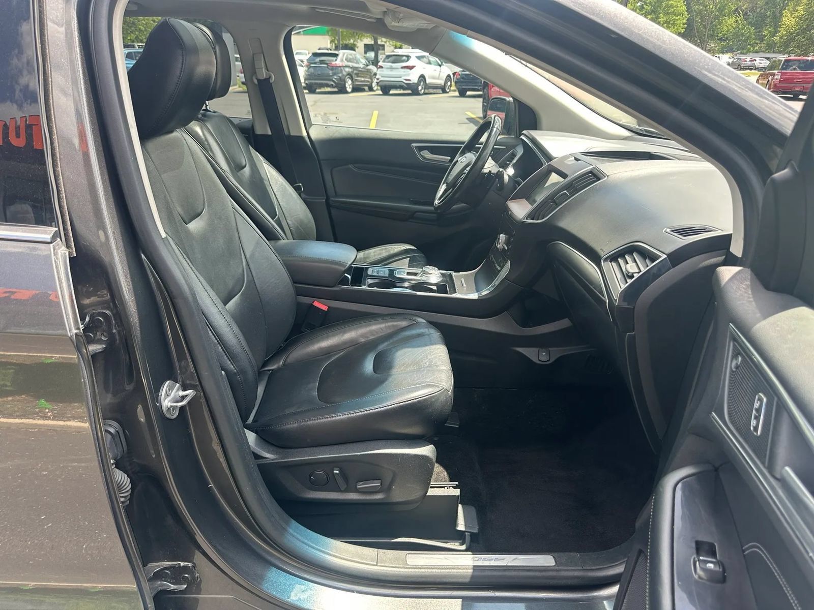 Used 2020 Ford Edge Titanium w/ Equipment Group 301A AWD/4WD image 12
