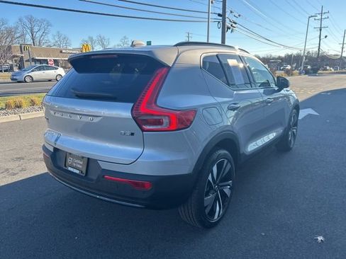 Certified 2025 Volvo XC40 B5 Plus AWD/4WD image 5