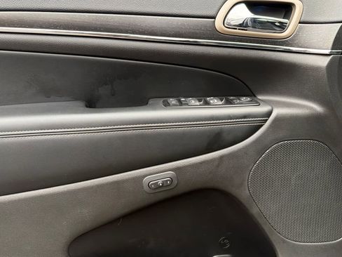 Used 2015 Jeep Grand Cherokee Limited w/ Luxury Group II image 14