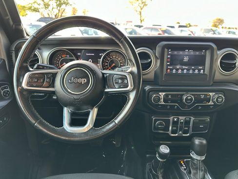 Used 2020 Jeep Wrangler Unlimited Sahara image 12