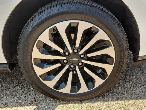 Used 2023 Lincoln Navigator Reserve AWD/4WD image 8