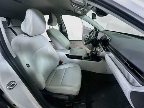 Used 2025 Hyundai Kona SEL FWD image 12
