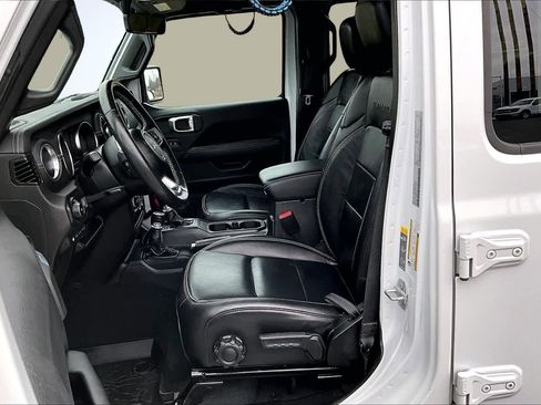 Used 2023 Jeep Wrangler Sahara w/ Cold Weather Group image 11