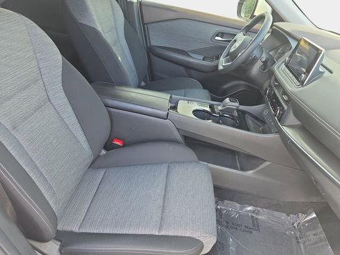 Used 2023 Nissan Rogue SV FWD image 10