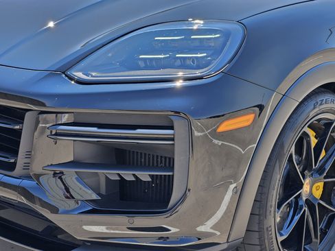 Certified 2024 Porsche Cayenne Turbo GT AWD/4WD image 12