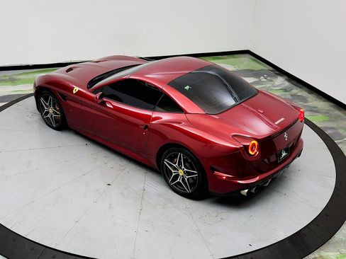 Used 2017 Ferrari California T RWD image 33