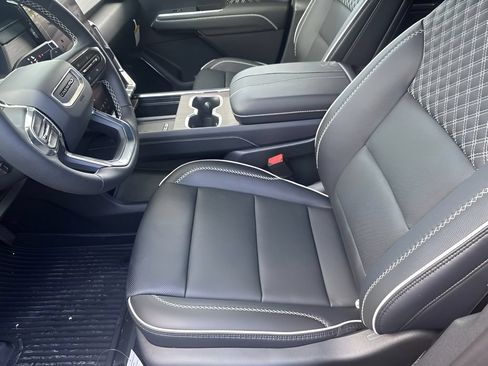 New 2026 GMC Acadia Denali w/ Super Cruise Package FWD image 9