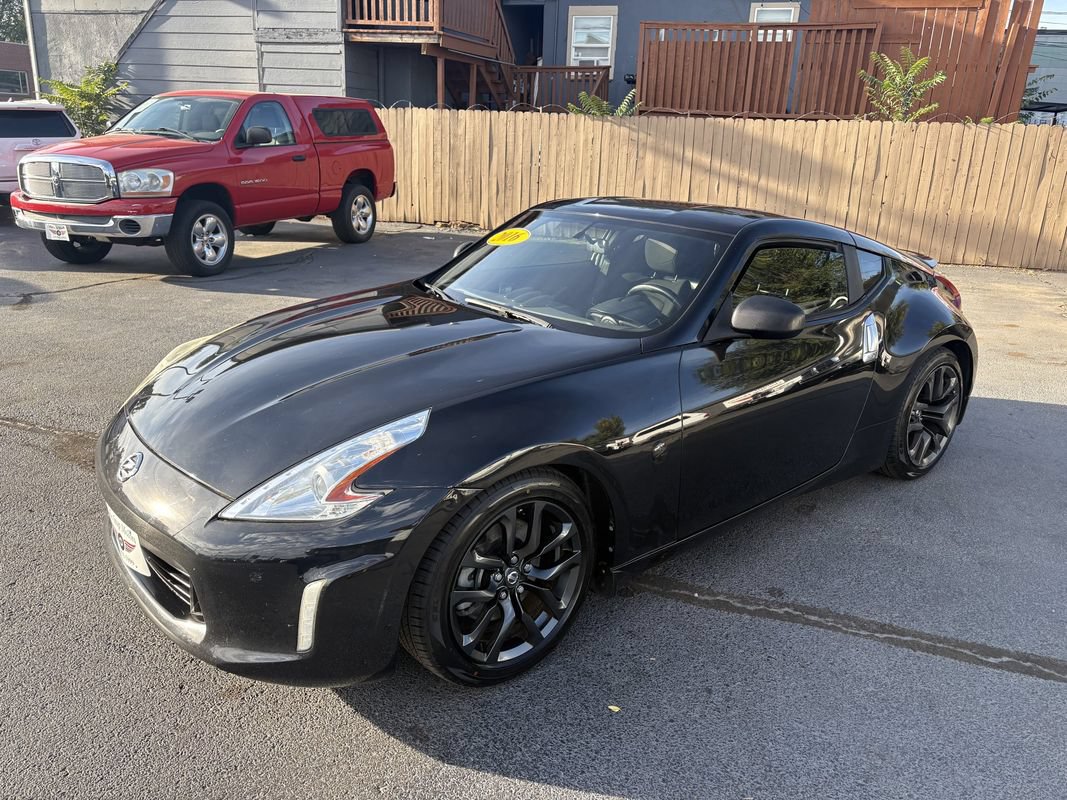 Used 2016 Nissan 370Z Coupe RWD image 1