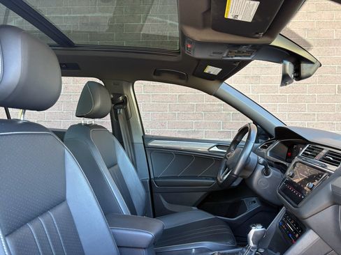 Used 2022 Volkswagen Tiguan SE R-Line AWD/4WD image 32