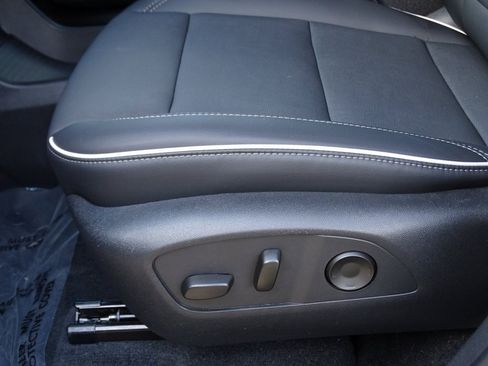 Used 2025 Buick Enclave Preferred image 19