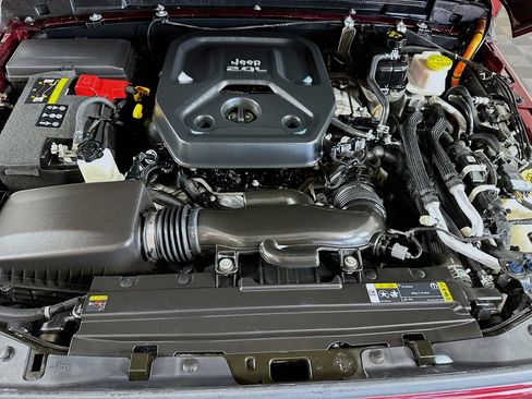 Used 2021 Jeep Wrangler Unlimited Sahara w/ Cold Weather Group image 28