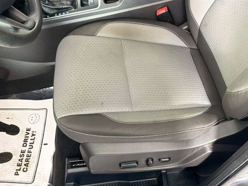 Used 2017 Ford Escape SE w/ Equipment Group 201A FWD image 18