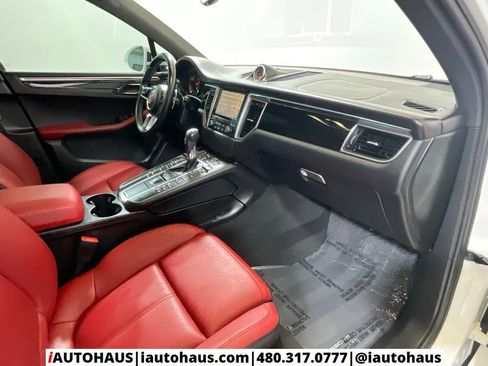 Used 2017 Porsche Macan image 25