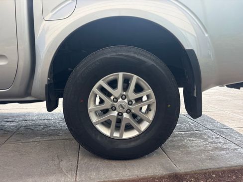 Used 2016 Nissan Frontier SV w/ SV Value Truck Package AWD/4WD image 10