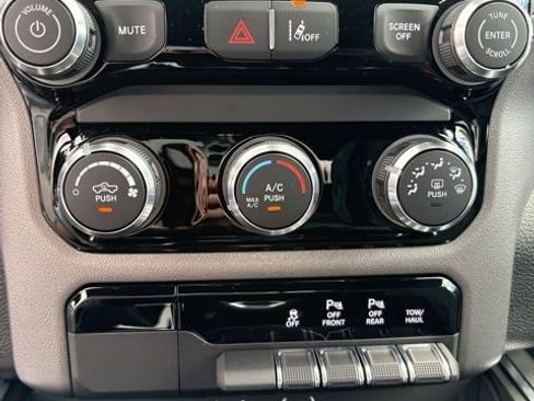 Used 2026 RAM 1500 Express AWD/4WD image 17