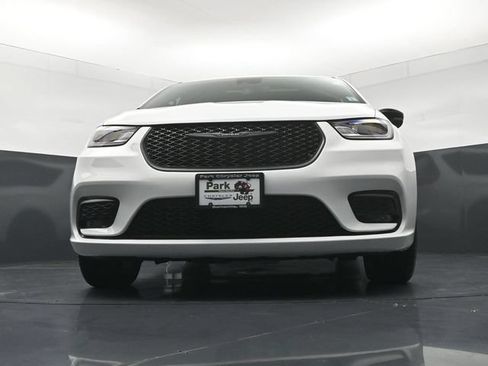 Used 2024 Chrysler Pacifica Touring-L w/ S Appearance Package FWD image 19