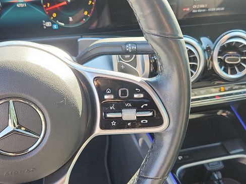 Used 2022 Mercedes-Benz GLB 250 4MATIC image 21