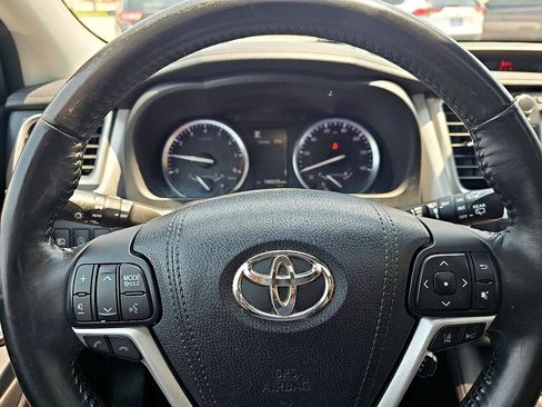 Used 2018 Toyota Highlander XLE image 15