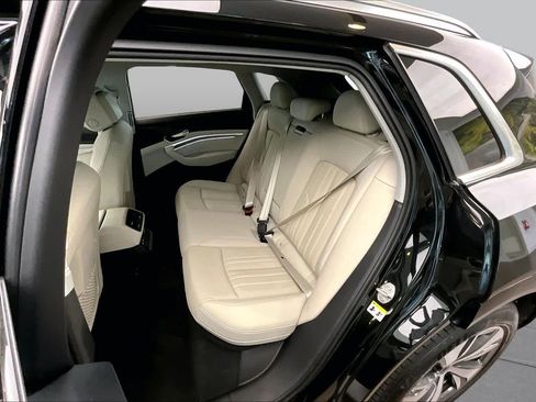 Used 2024 Audi Q8 e-tron Premium Plus AWD/4WD image 19