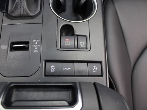 Used 2021 Toyota Highlander XLE FWD image 46