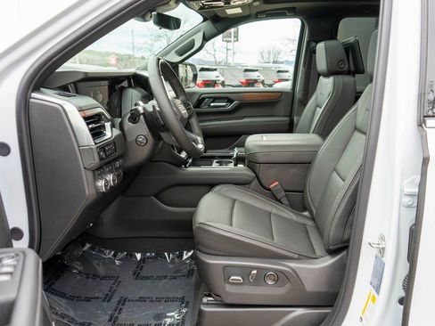 New 2026 GMC Yukon XL Denali w/ Denali Reserve Package image 11