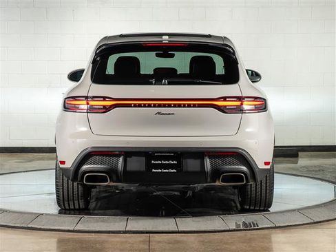 Certified 2024 Porsche Macan AWD/4WD image 10